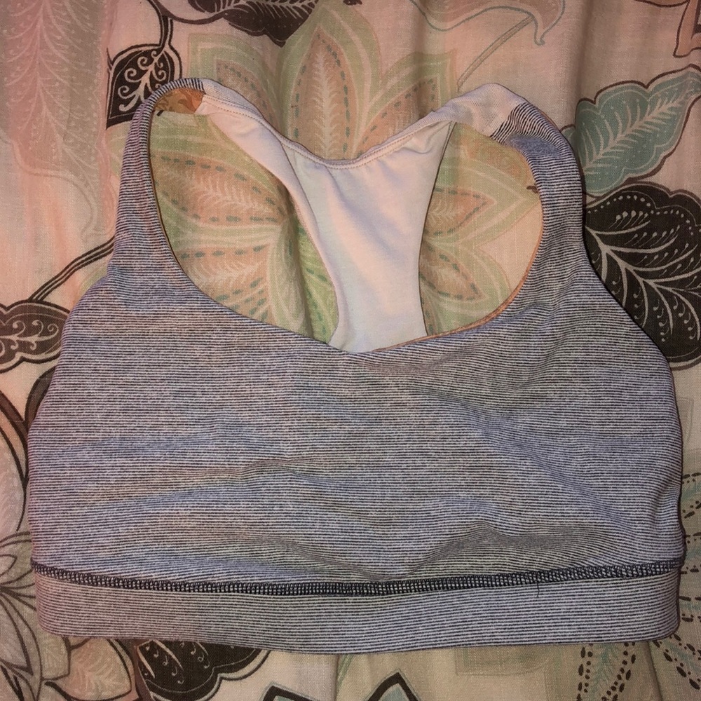Lulu lemon sports bra size 4-6 (small)